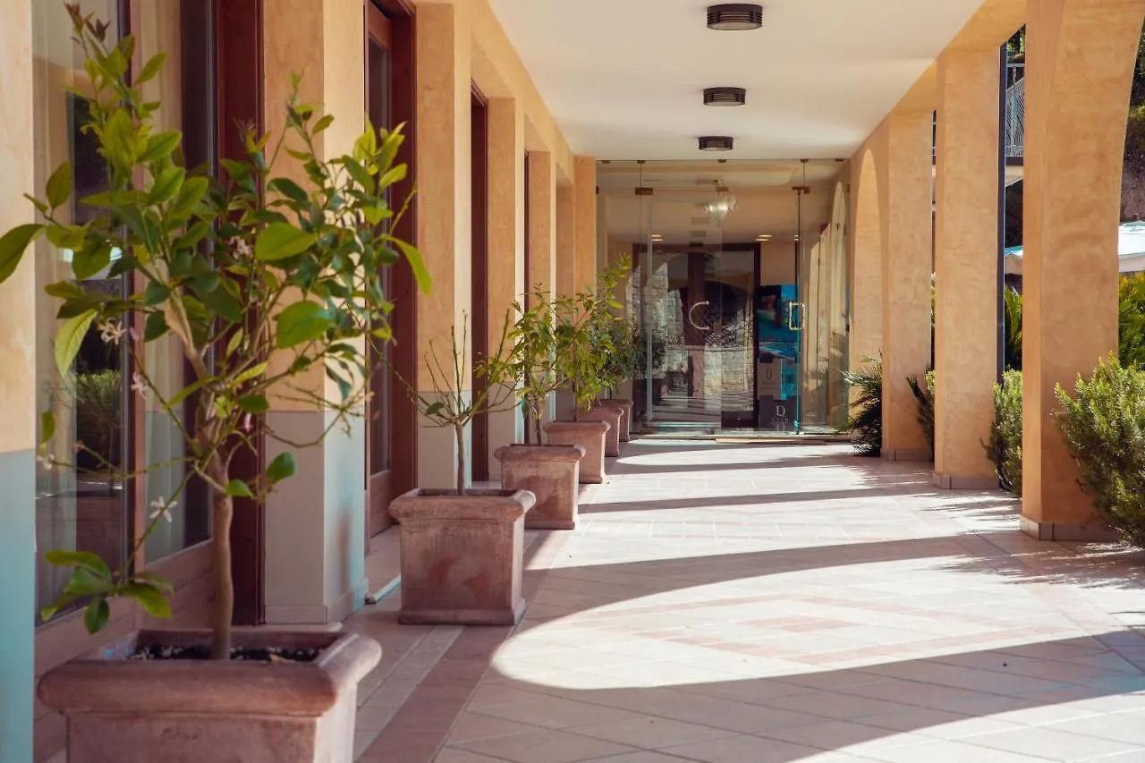 Domina Borgo Degli Ulivi - Garda Lake Gardone Riviera 4*,