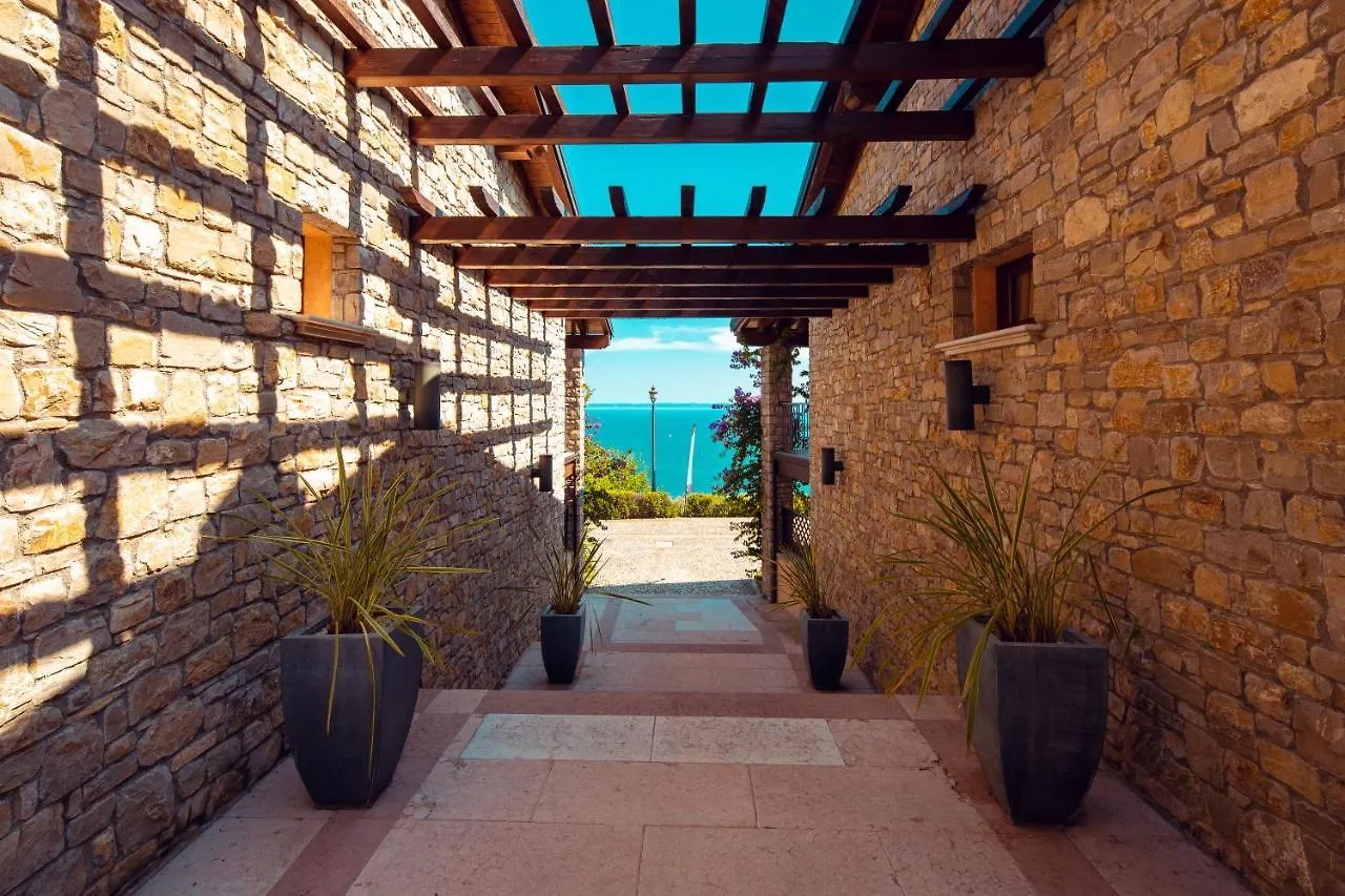 Domina Borgo Degli Ulivi - Garda Lake Gardone Riviera 4*,